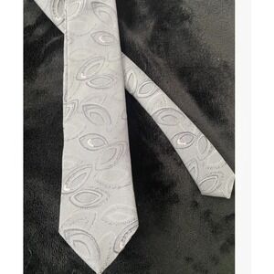 Beekman Place Mens Gray Paisley Pattern Silk Blend Necktie